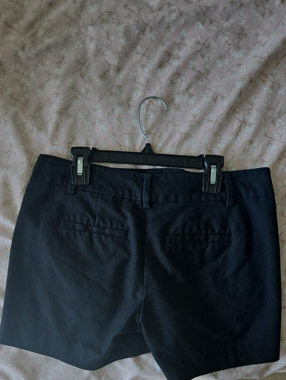 Ann Taylor Classic Black Women’s Dress Shorts. Size 0P - Picture 2 of 3
